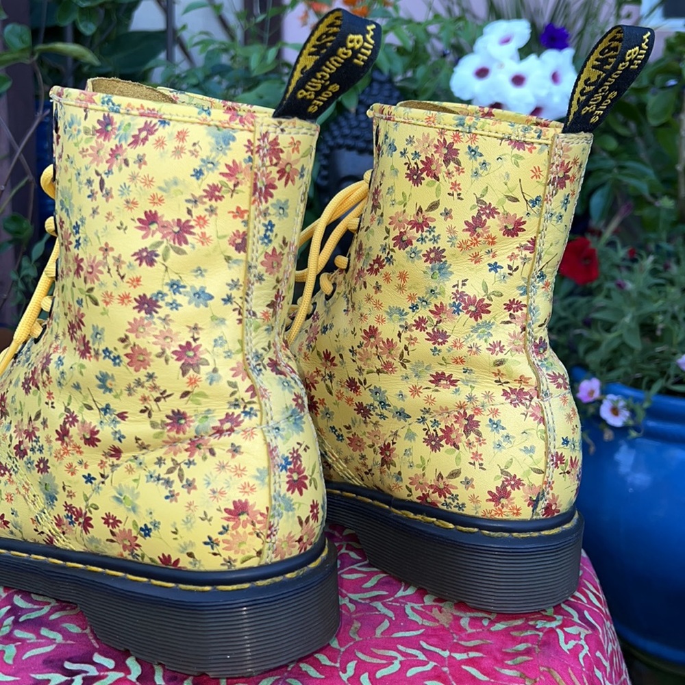 ☀️ 🌺 Dr. Martens 1460 Sunshine Yellow Daisy Floral Boots 🌺☀️ - Picture 9 of 17